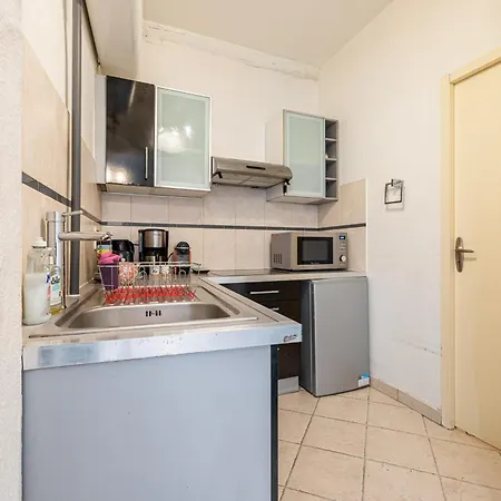 Апартаменты Charming Close To Vieux With Wifi
